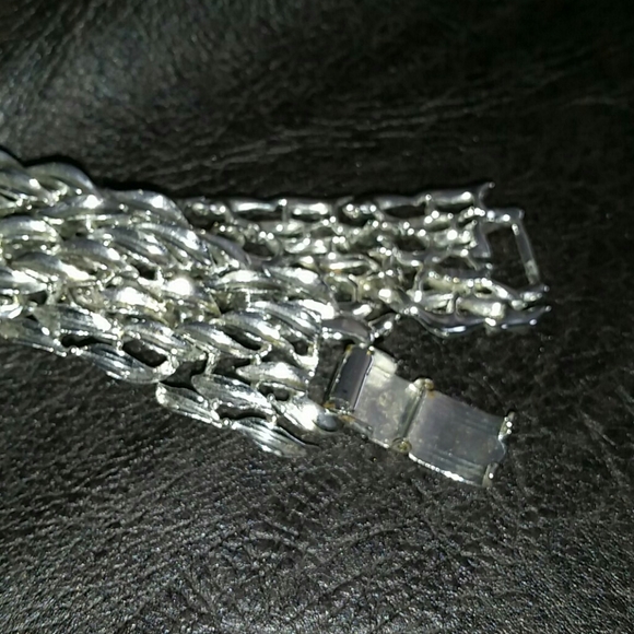 Vintage Silvertone Bracelet - Picture 3 of 6